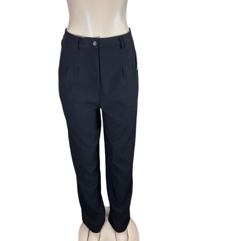 Elegant Black Dress Pants with Tailored Fit and Smooth Fabric